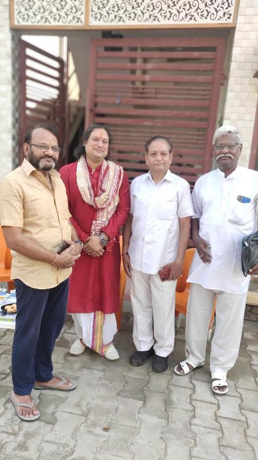 Ira Homestay Mathura - Divine Spiritual Stay Exterior photo